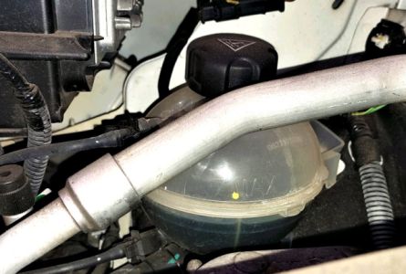Reservoir Tank, Komponen Kecil yang Menjaga Peugeot Mesin Tetap Sehat.