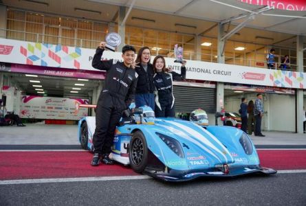 Maxdecal Support Radical Time Attack 2026 Dengan Livery ‘Starla x Roar’ Di Mobil Balap Erika Richardo dan J Owen.