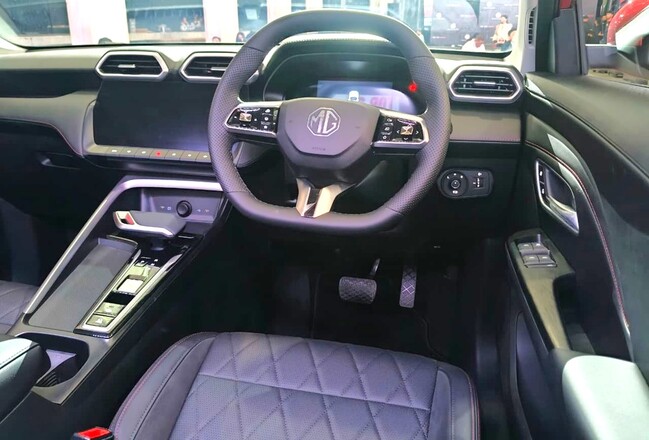MG Resmi Kenalkan MG ZS Hybrid 04