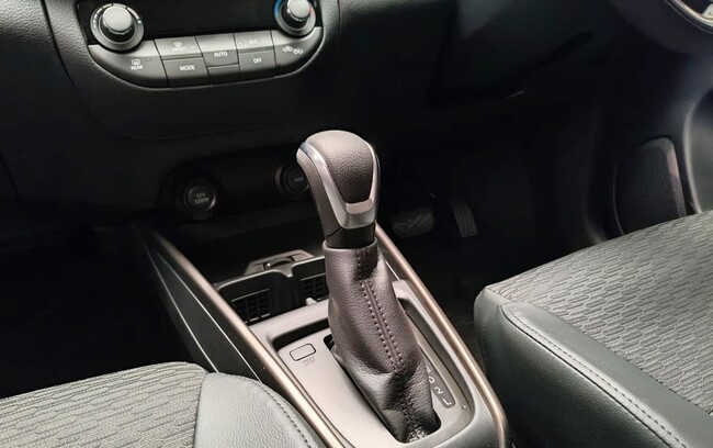 interior New XL7 2