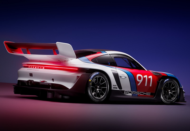 PORSCHE 911 GT3 R RENNSPORT Mengesampingkan semua batasan peraturan FIA GT3