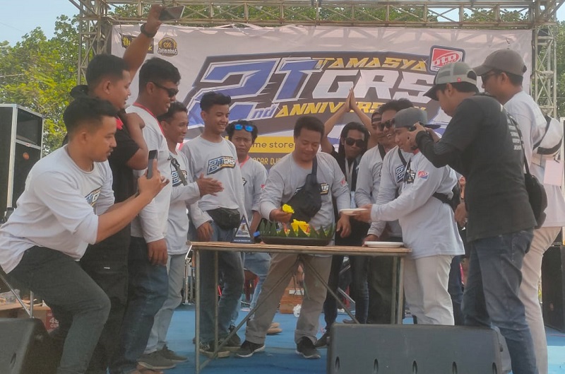 POTONG TUMPENG Momen sakral sebagai tanda ujud syukur