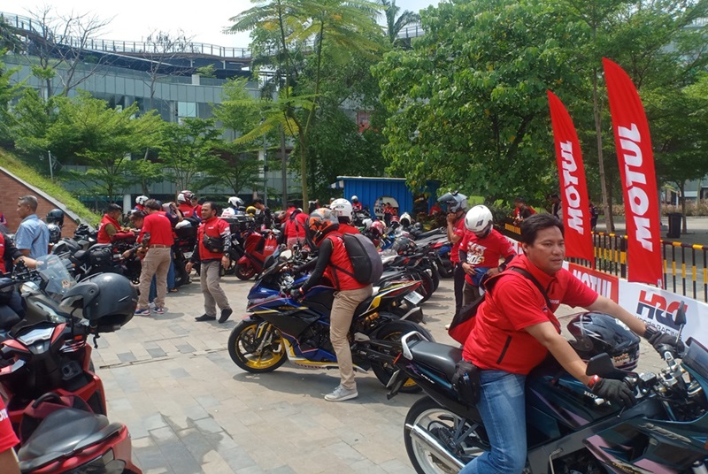 Foto Motul diramaikan Komunitas Indonesia di Senayan Park 03