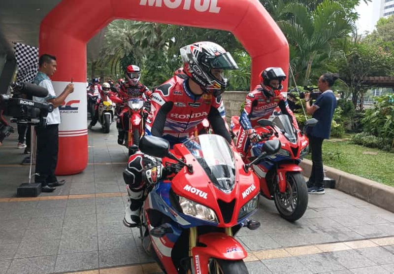 Foto Motul diramaikan Komunitas Indonesia di Senayan Park 06