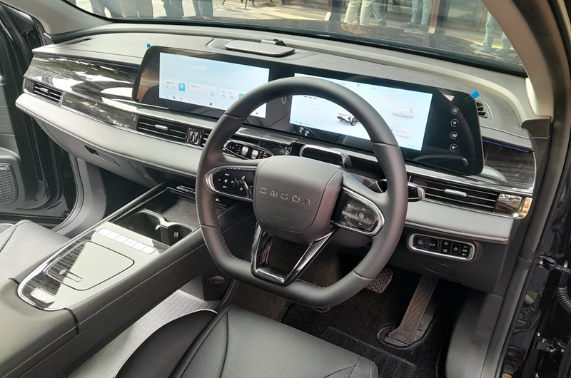 Chery Resmi Luncurkan Omoda E5 Dengan Interior Hitam 03