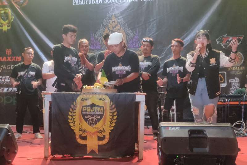 Sesi Potong Tumpeng Dipotong Langsung Oleh Ketua PSJTM Deny