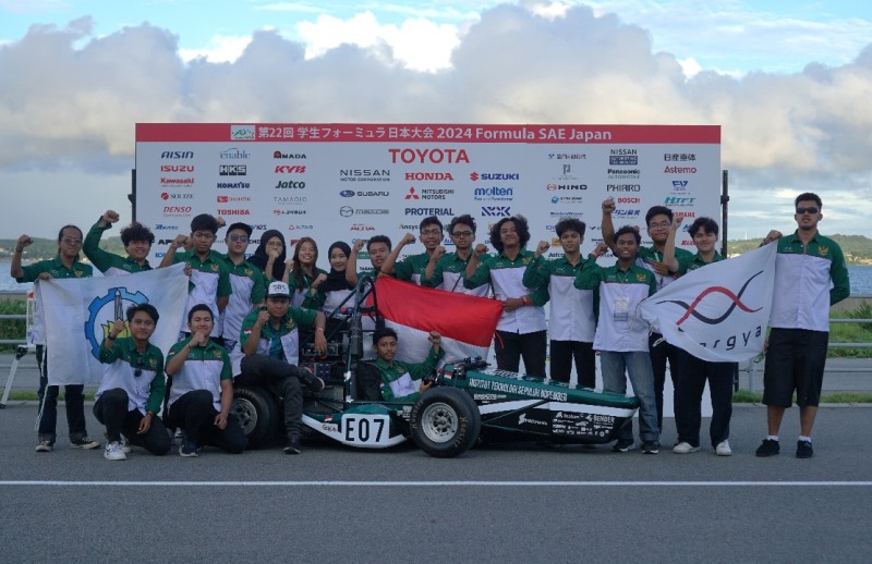Tim Anargya ITS yang sukses meraih juara III cabang lomba Presentation Event dan Top 10 untuk kelas EV pada FSAE Japan 2024
