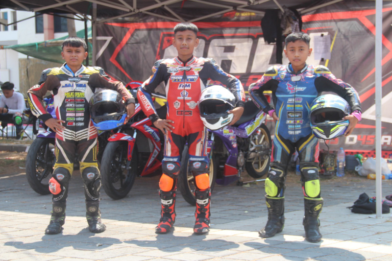 TERUS ASAH SKILL DAN TAMBAH PENGALAMAN Racer belia dari tim Klebun Balap Bondowoso