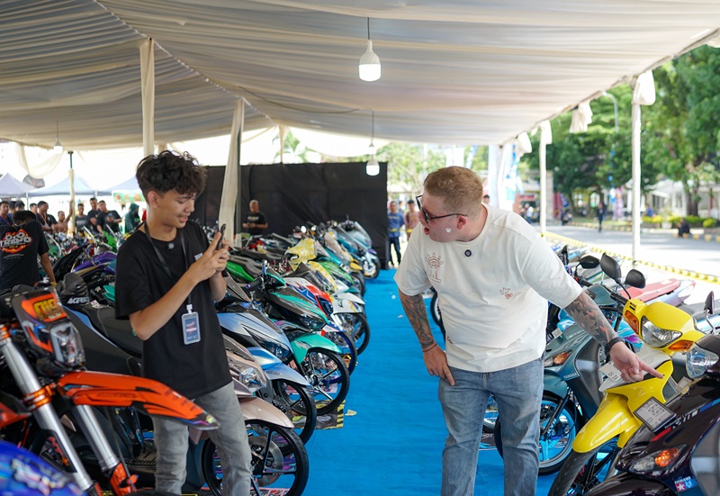 BULE KW Senggol dong juga datang ke Badzone Bikers Medan bro