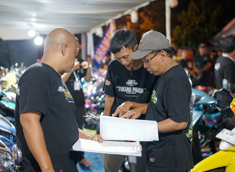 TIM JURI OTOTREND Berikan penilaian terbaik untuk kontestan Badzone Biker