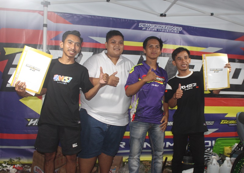 FOTO dIO mAHENDRA KONTRAKMDRAGSTER