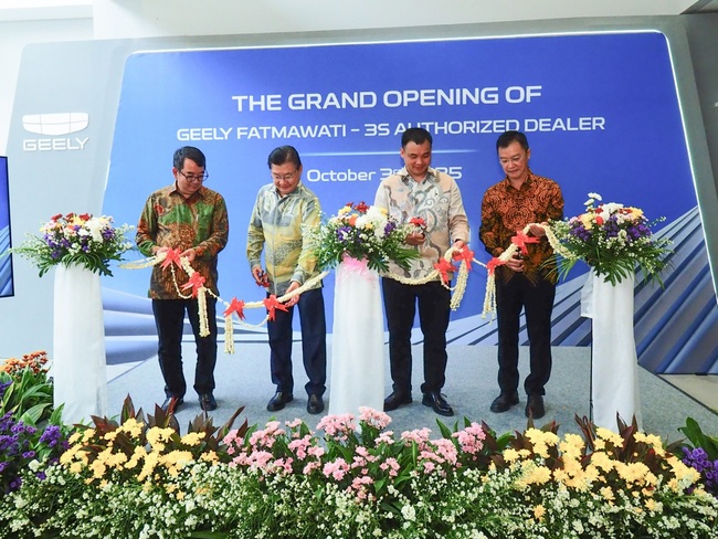 Geely Auto Indonesia meresmikan diler Geely Premium Fatmawati 02