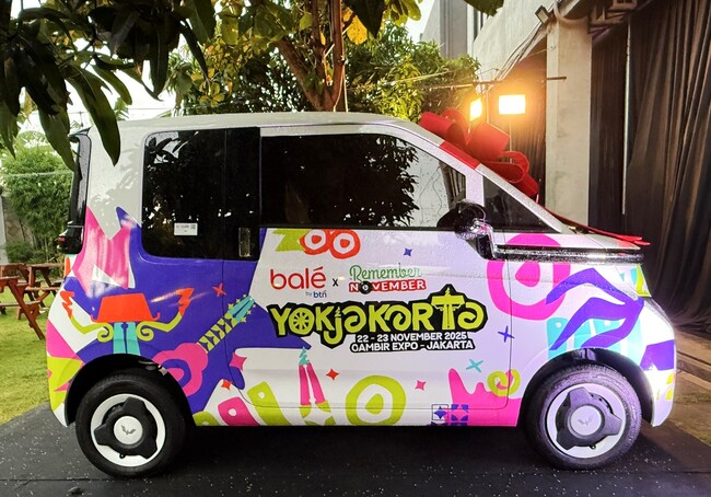 Foto 03. Wuling New Air ev Lite Standard Range yang menjadi hadiah utama ini mengaplikasikan livery Remember November Vol.3 Yokjakarta