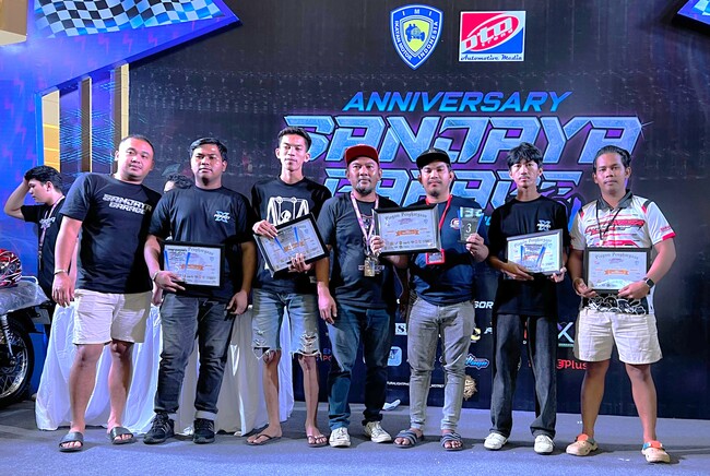 PEMRESTASI JUARA KELAS MATIC PROPER PRO. Dianugerahi Trophy, Sertifikat Juara & Fresh Money Oleh Nasrudin Sanjaya Garage.
