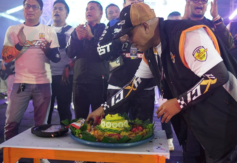 2025 11 anniversary xmax 2