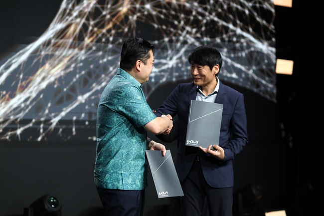 Signing Ceremony Handover PT Kreta Indo Artha to PT KIA Sales Indonesia 01