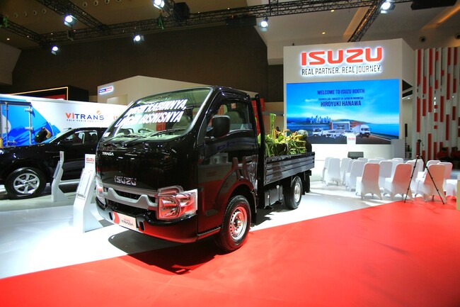 Foto Isuzu Giicomvec 09