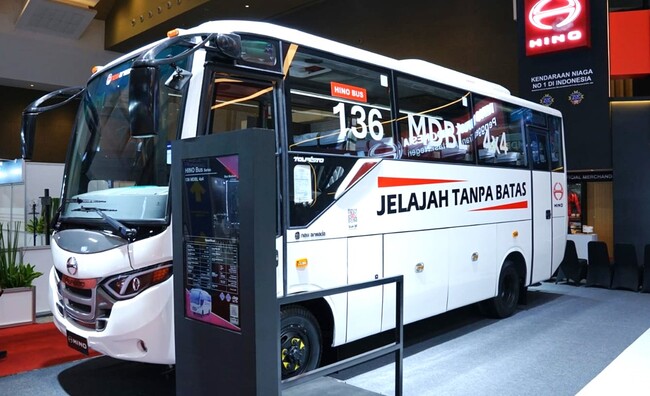 Hino Serahkan Unit Perdana Bus 136 MDBL 4x4 kepada PT Satria Jaya Sultra 03