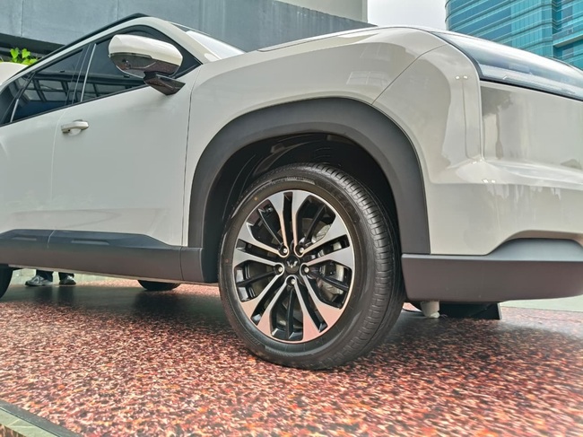 Foto Wuling Eksion 04