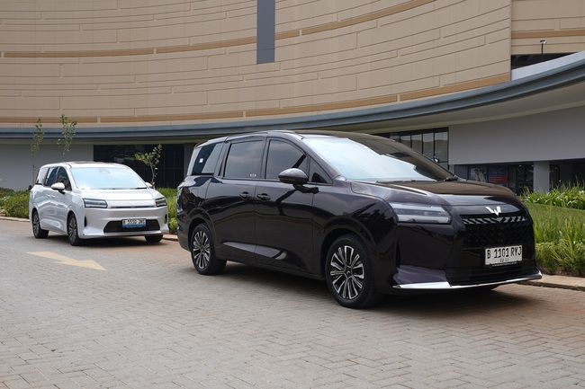 Pengunjung dapat mencoba secara langsung beragam lini dari Wuling Motors yang telah disediakan