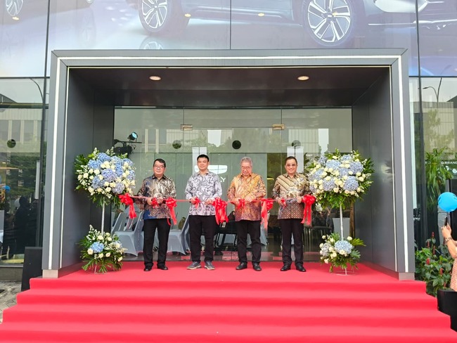 Diler Geely 4