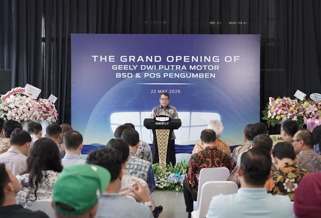 Foto 2 Constantinus Herlijoso Sales and Channel Director Geely Auto Indonesia saat memberikan sambutan pada peresmian Geely DPM BSD dan Pos Pengumben di Tangerang