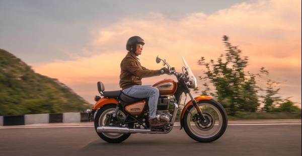 Royal Enfield Meteor 350 Sundowner Orange Resmi Masuk Indonesia, Dibanderol Rp. 130,6 Juta.