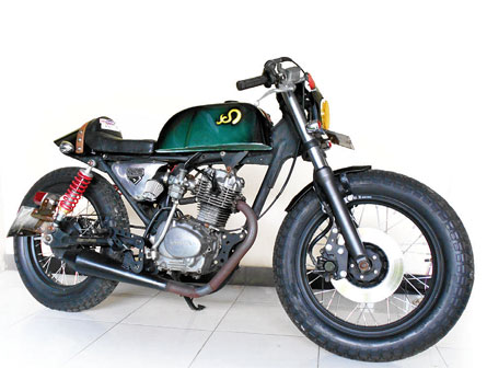 HONDA GL100 K '83 - TRENGGALEK : Biar Jiel Nggak 'Belel'