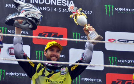 ROMAIN FEBVRE. Di stand helm KYT  untuk acara meet & great dengan penggemarnya di Indonesia ROMAIN FEBVRE. Di stand helm KYT  untuk acara meet & great dengan penggemarnya di Indonesia