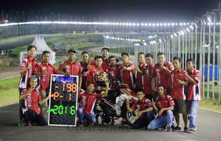TIM SIDRAP MPM HONDA KYT IRC NISSIN  TRIJAYA. Kembai bawa Awhin Sanjaya raih juara nasional MP2 (125 cc)