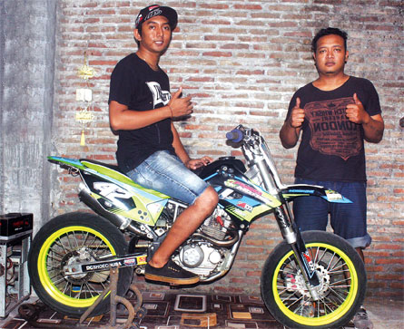 KAWASAKI KLX 150 2012 - JOGJA : Sarangan Elips & Desain Cam Torehkan Runner Up