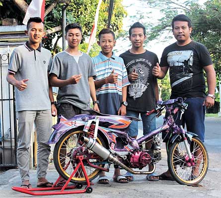 HONDA C-70 TULUNGAGUNG : AS KRUK MOCIN DIBACK UP GIGI 1 ROAD TERSOHOR DIJALUR LIAR AD RACE