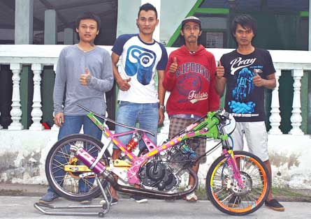 SUZUKI SATRIA F - MOJOAGUNG : BUBUT BALANCER & CAMSHAFT ROCHES, TEMBUS 7,8 DETIK